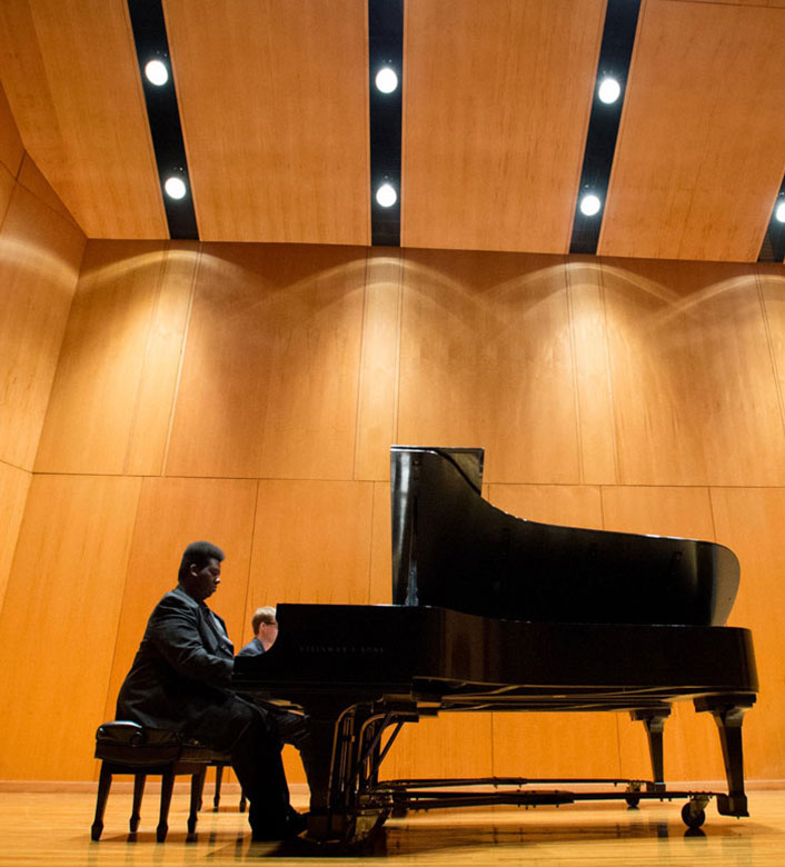 第六届曼彻斯特青年钢琴家国际协奏曲比赛